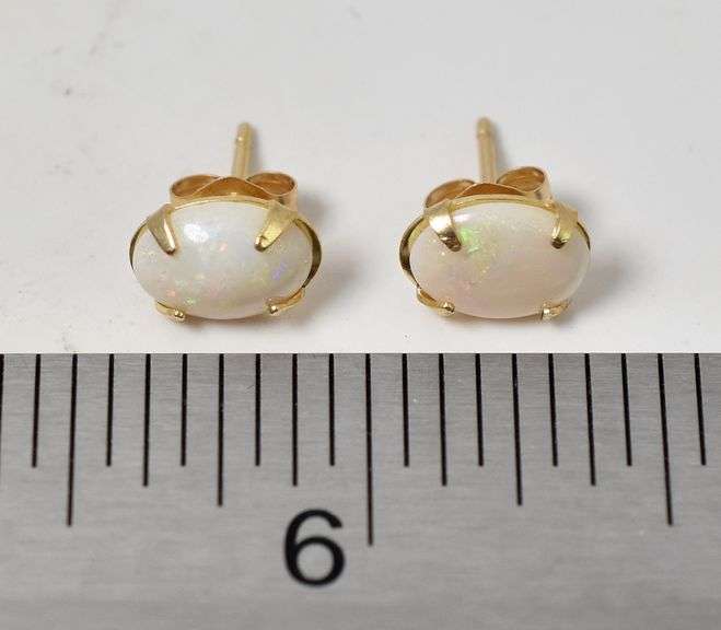 Pretty 14K Yellow Gold Opal gemstone Stud Earrings