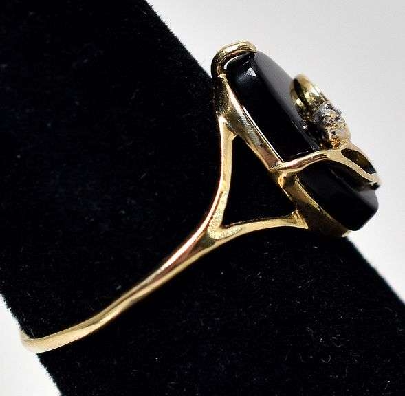 Stunning 10K Yellow Gold Black Onyx Gemstone and Diamond Ring