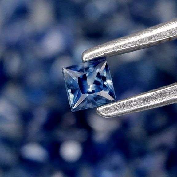 Heated only! 3.27ct royal blue Sapphire set