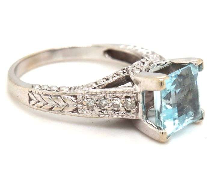 Modern 14K WG Blue Topaz Ring