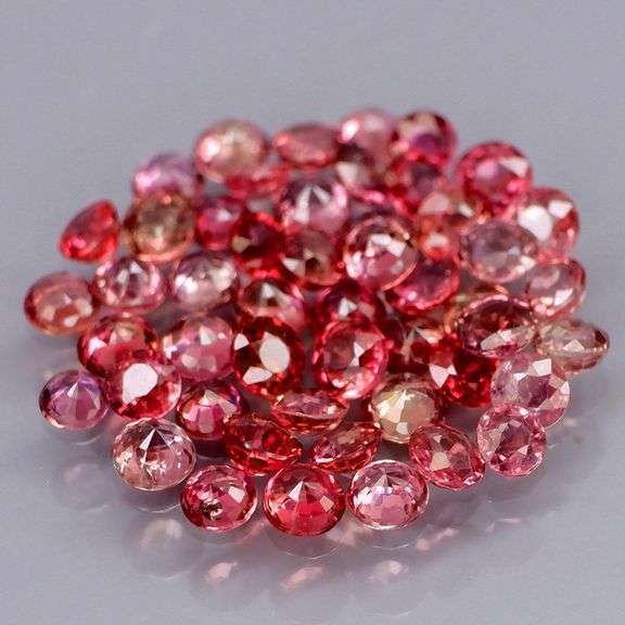 Very unique untreated 3.28ct Imperial red Sapphire set!!!