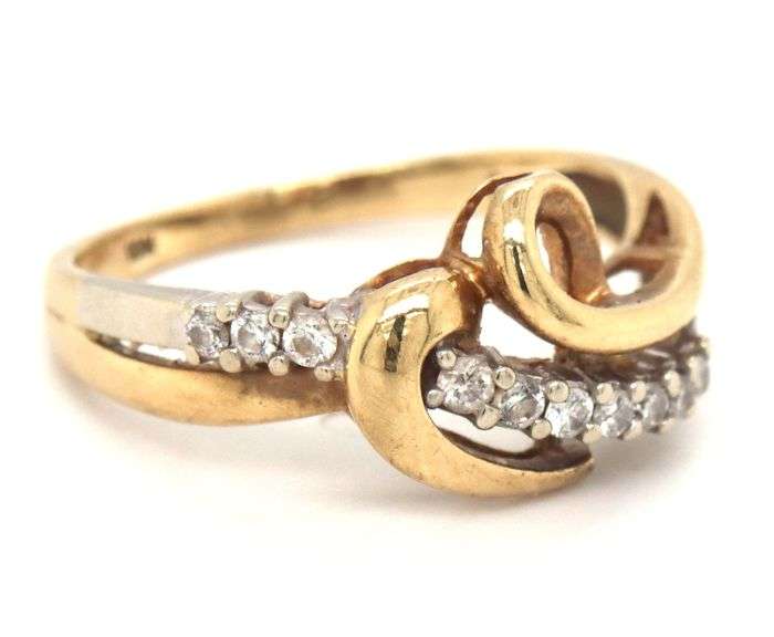 10kt Yellow gold diamond cross over ring
