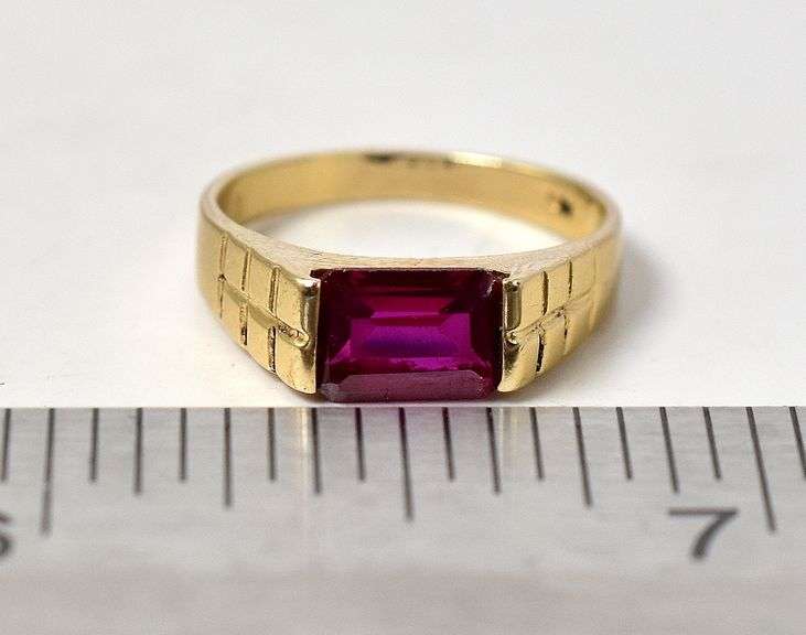 Pretty 14K Yellow Gold Synthetic Ruby Gemstone  Ring