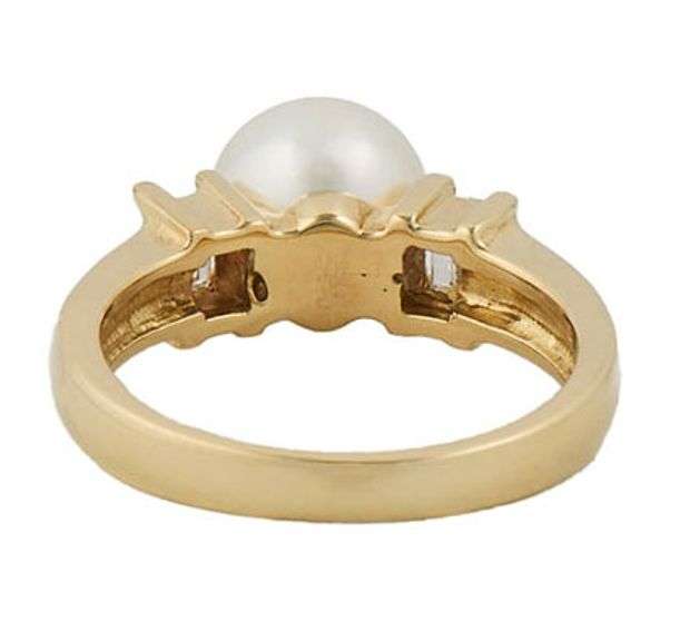 8.0MM Pearl and 0.30ctw Baguette Cut Diamonds Statement Ring in 18K