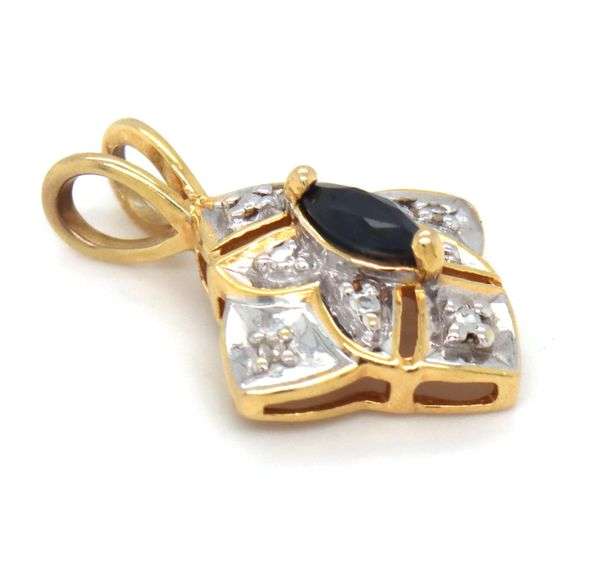 10kt Yellow gold blue sapphire star shaped pendant
