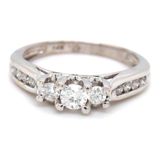 14kt White gold 0.35ctw 3 stone diamond ring