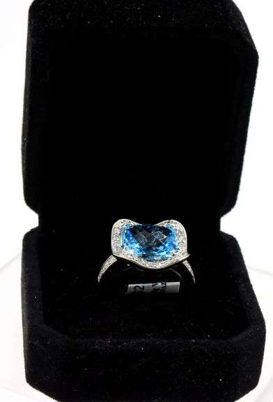 18kt White gold blue topaz and diamond cocktail ring