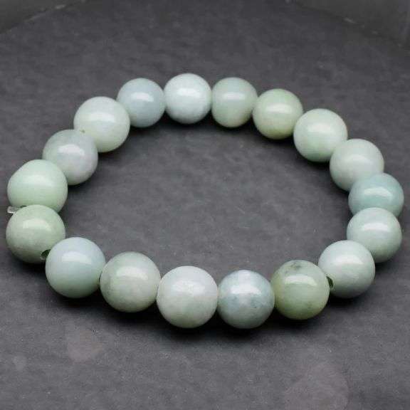 Stunning! 165.07 carats of natural Jade! Ready to wear!