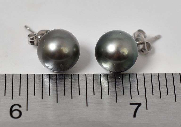 Amazing 14K White Gold Pearl Stud Earrings