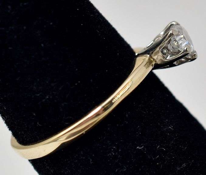 Gorgeous 14K Yellow Gold 0.15CTW Diamond Ring