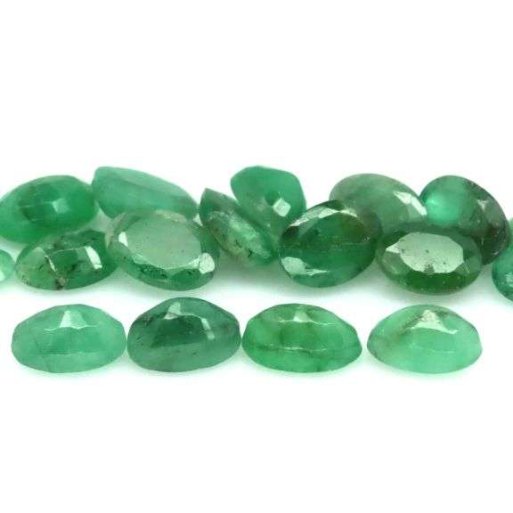 Rich emerald green 7.85ct 18pc Emerald set