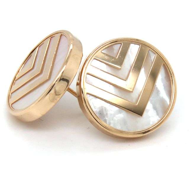 14kt Yellow gold Circle chevron mother of pearl stud earrings