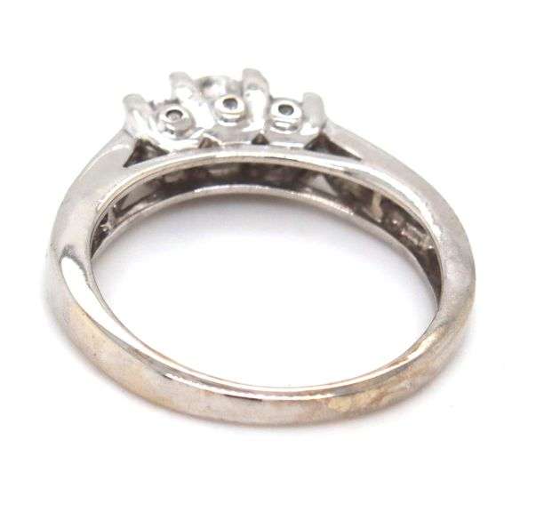 14kt White gold 0.35ctw 3 stone diamond ring