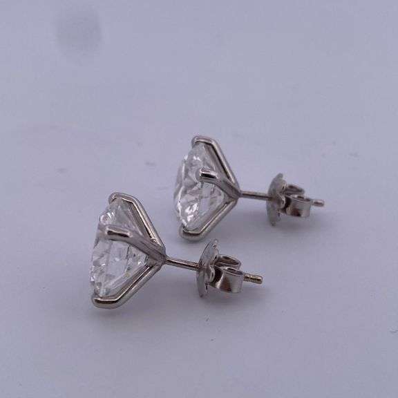 I.G.I CERTIFIED  3.00 CARATS LAB GROWN DIAMOND STUDS. 14K WHITE GOLD