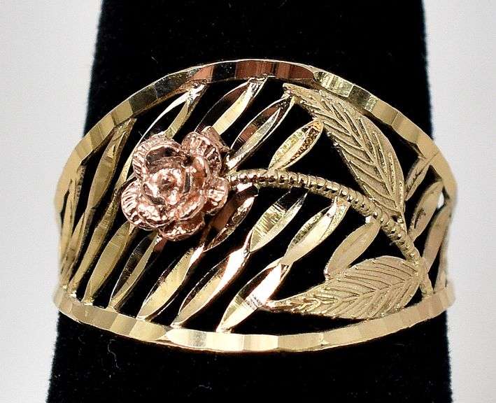 Beautiful 10K Yellow Gold Rose Motif Ring