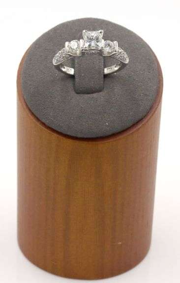 14kt White gold 0.71ct princess cut in 0.35ctw round brilliant cut diamond ring