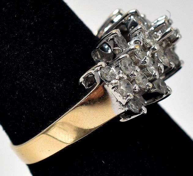Gorgeous 10K Yellow Gold 1.00CTW Diamond Cluster Ring