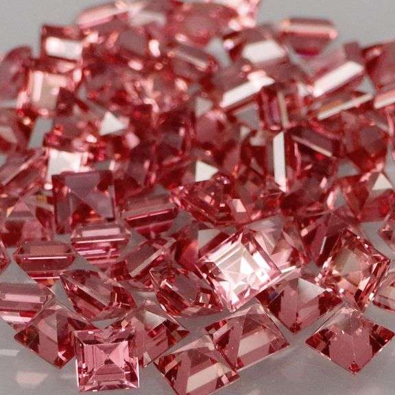 Exquisite 4.17ct set of rare pink Malaya Garnets