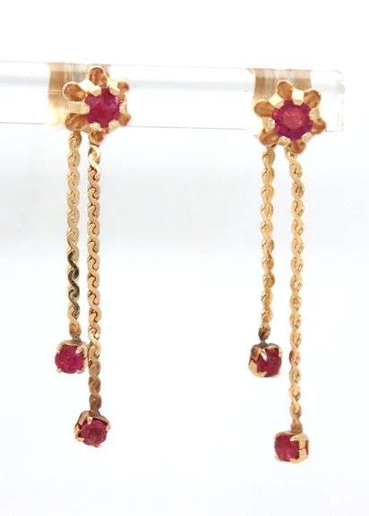 14kt Yellow gold Ruby dangle earrings