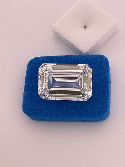 I.G.I  CERTIFIED 4.00 CARAT LOOSE DIAMOND  EMERALD CUT
