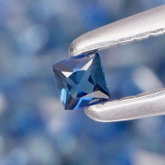 Heated only! 3.19ct top blue sapphire set!