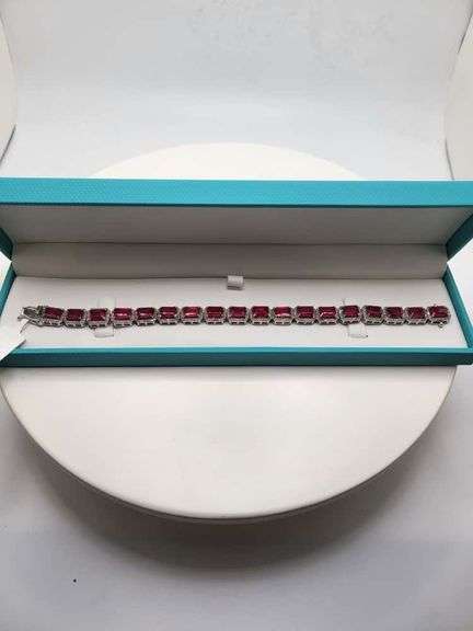 Magnificenrt 26ctw Rubies and diamond bracelet