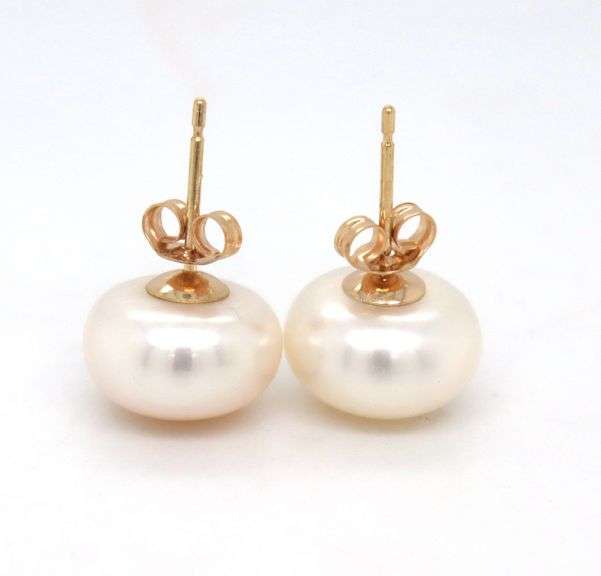 9.5-10mm Button pearl stud earrings in yellow gold