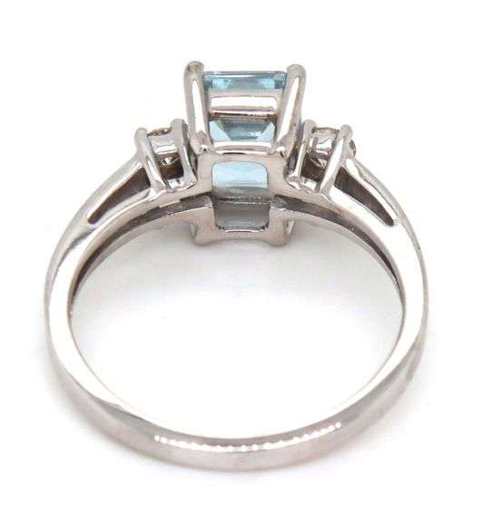 14kt White gold 1.45ct Emerald cut Aquamarine and 0.20ctw diamond ring