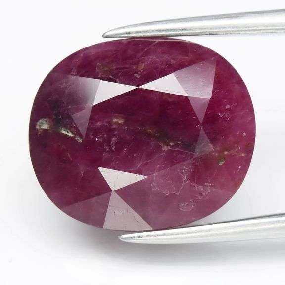 6 carat heated only Kenyan Ruby? Yes please!