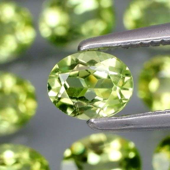 Dazzling 7.50ct untreated apple green Peridot set!
