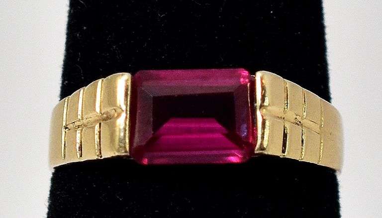 Pretty 14K Yellow Gold Synthetic Ruby Gemstone  Ring