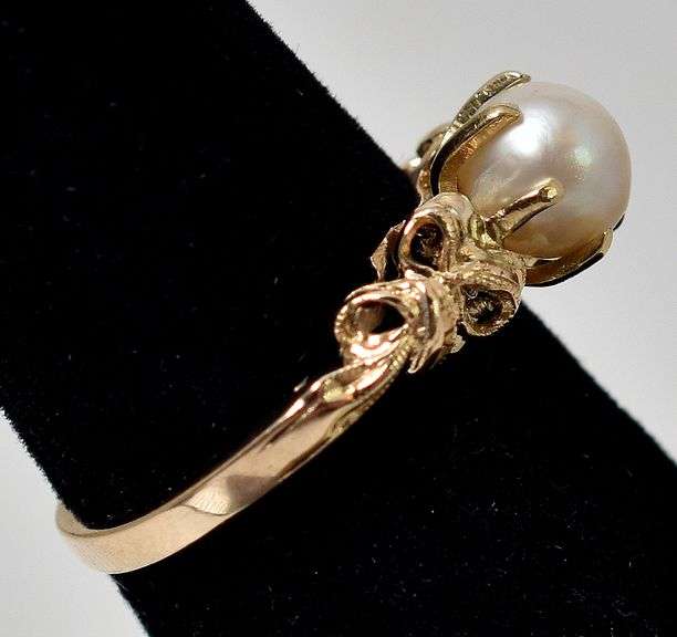 Pretty 10K Yellow Gold Pearl Gemstone