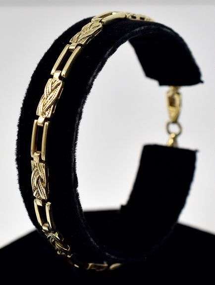 Gleaming 14K Yellow Gold Bracelet