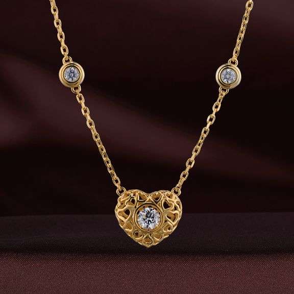 Beautiful Heart pendant in solid sterling silver with center stone dancing
