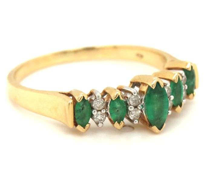 Attractive 14K YG Emerald and Diamond Pyramid Ring