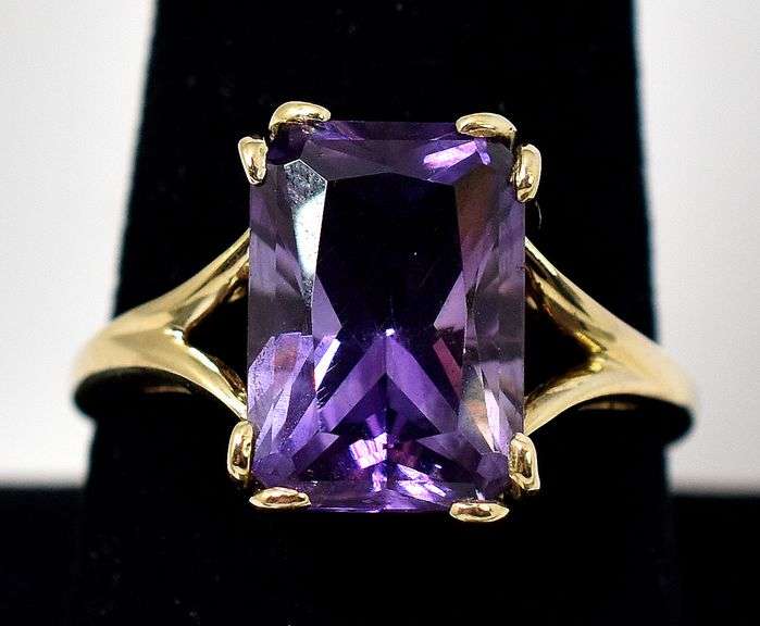Pretty 14K Yellow Gold Amethyst Gemstone Ring