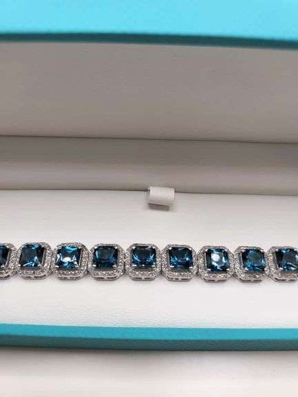 Magnificenrt  22 ctw London blue Topaz and diamond bracelet