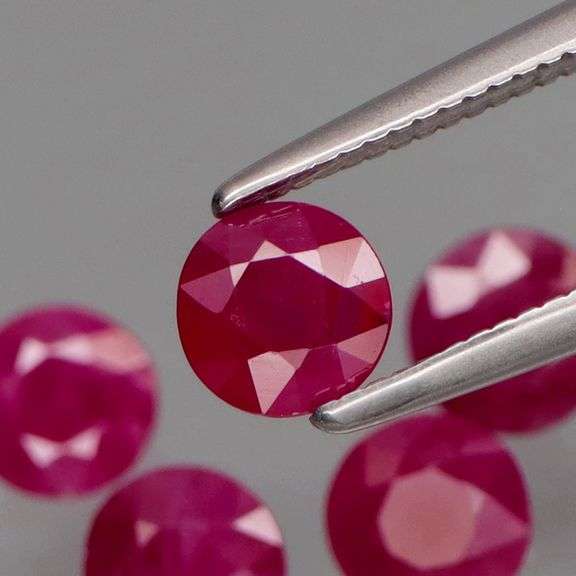 Collectors 3.08ct PIGEONS BLOOD Burmese Ruby set!!!