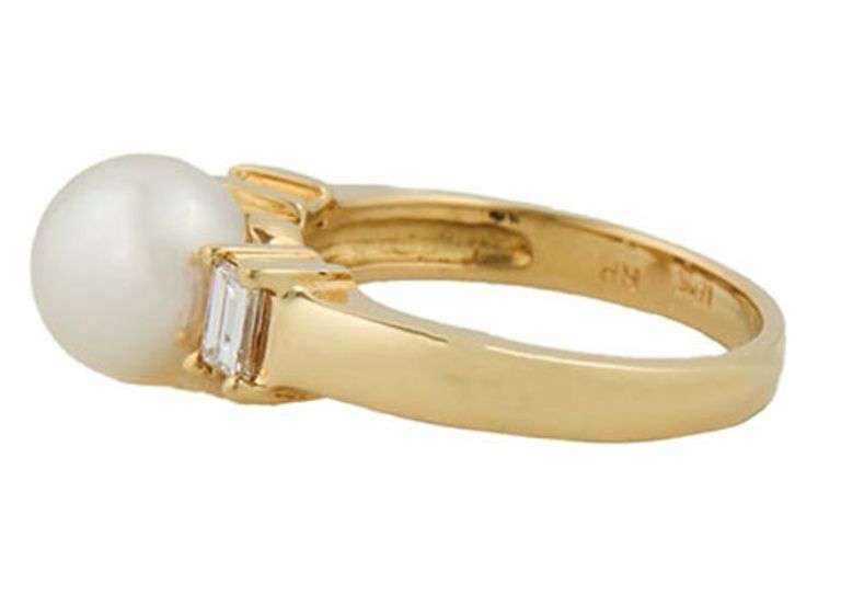 8.0MM Pearl and 0.30ctw Baguette Cut Diamonds Statement Ring in 18K