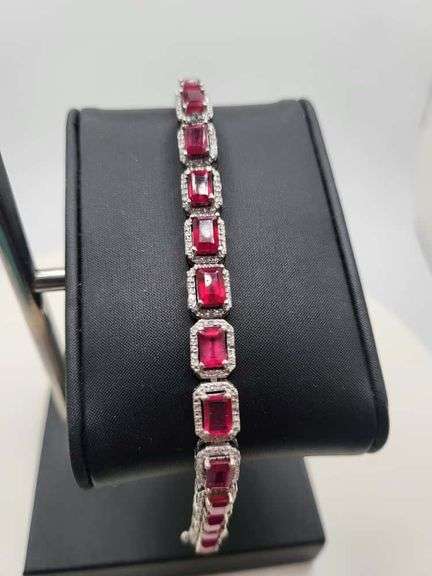 Magnificenrt 21ctw Rubies and diamond bracelet