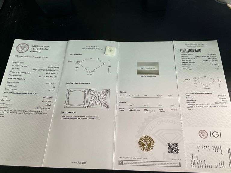 I.G.I CERTIFIED 1.04 CARAT PRINCESS CUT LAB GROWN DIAMOND