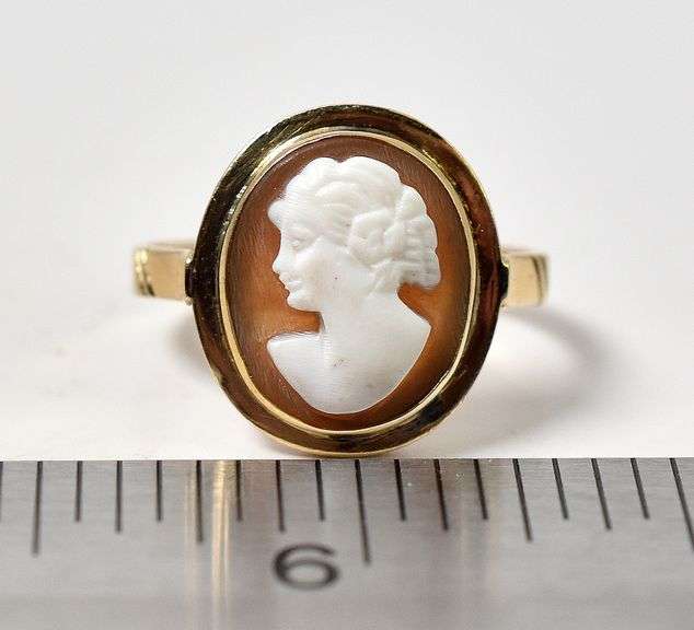 Vintage 10K Yellow Gold Cameo Ring