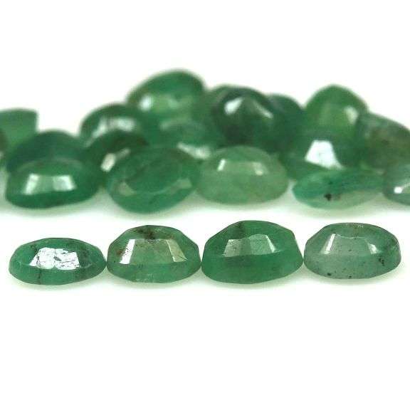 Rich emerald green 8.32ct 25pc Emerald set