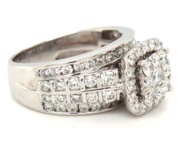 14kt White gold 2ctw diamond halo cluster ring