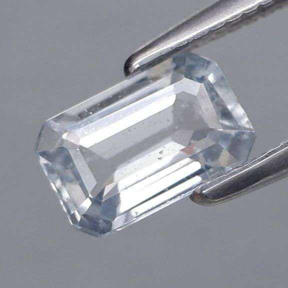 Striking .88ct platinum blue UNTREATED Sapphire!!!