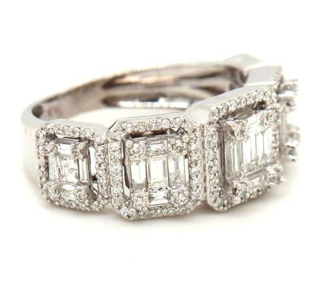 10kt White gold 1.25ctw 5 stone diamond and baguette halo ring