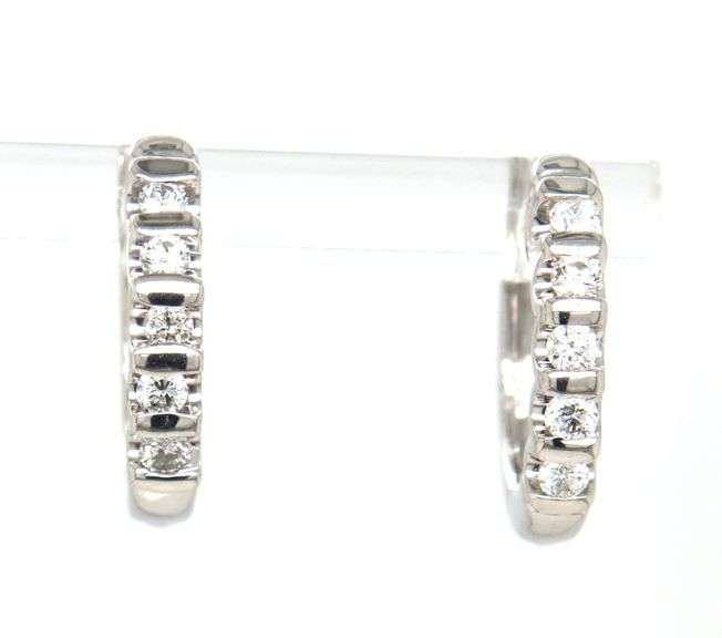 14kt White gold 0.20ctw diamond hoop earrings