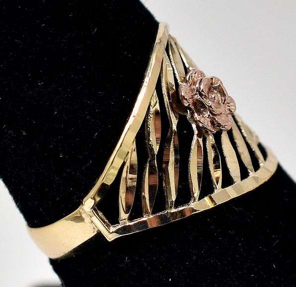 Beautiful 10K Yellow Gold Rose Motif Ring