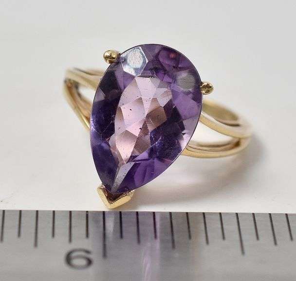 Pretty 10K Yellow Gold Amethyst Gemstone Ring