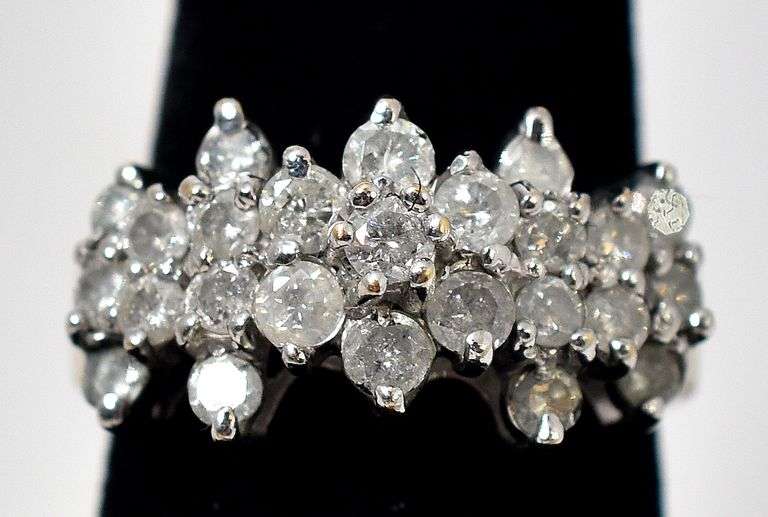 Gorgeous 10K Yellow Gold 1.00CTW Diamond Cluster Ring